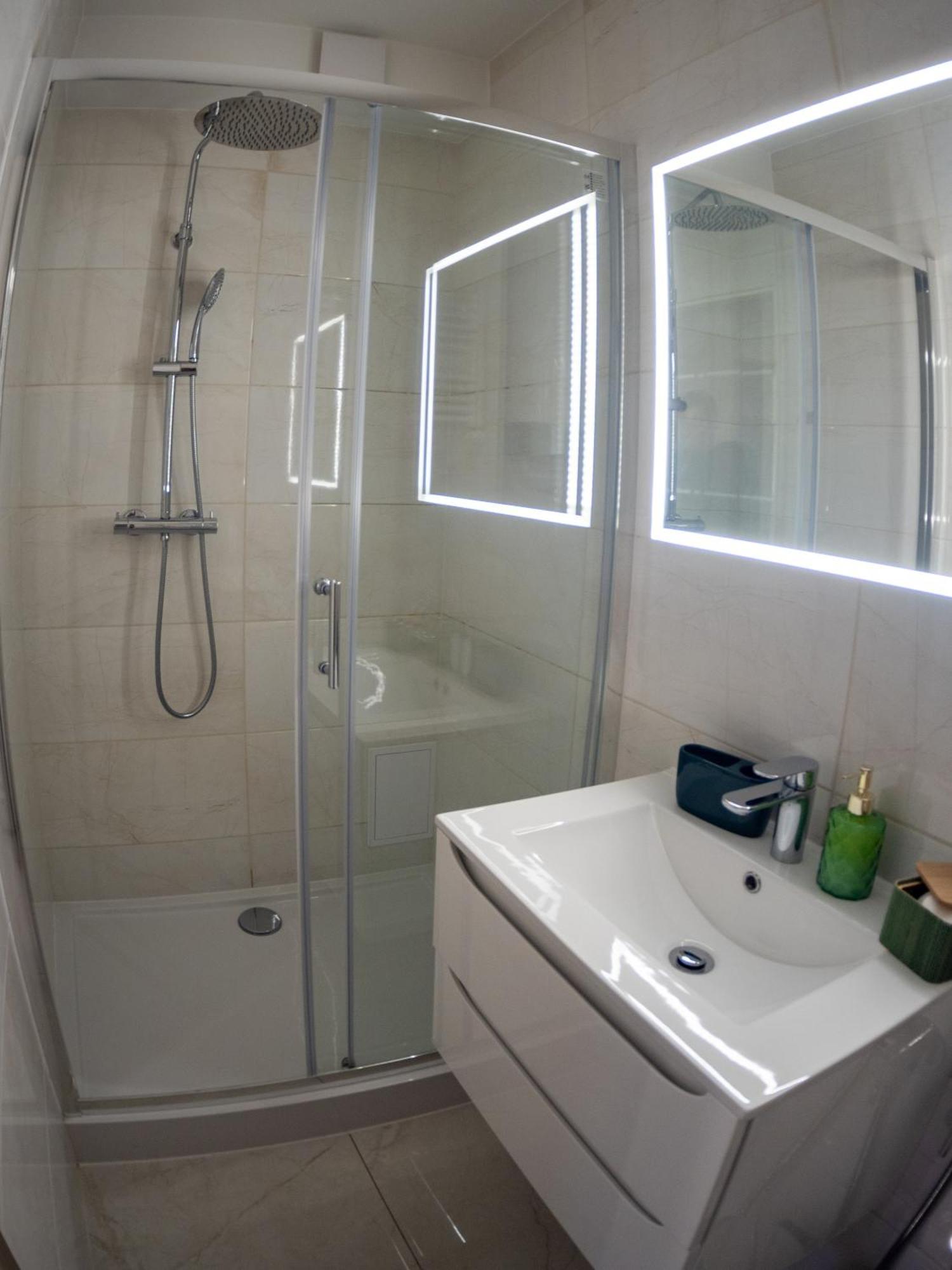 Apartament Classic Comfort Aleja Nmp 8 - Free Parking 쳉스토호바 외부 사진